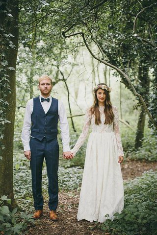 Robe de mariée delicat avec manche longue elevé ligne a avec décoration dentelle