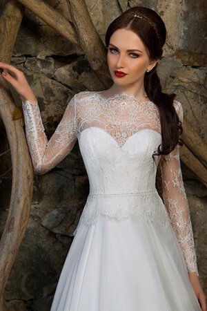 Robe de mariée romantique modeste distinguee ligne a en dentelle