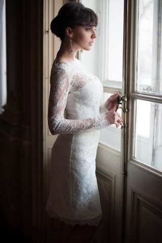 Robe de mariée romantique modeste avec décoration dentelle de col en cœur de col haut