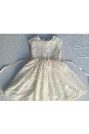 Robe cortège fille plissé col u profond avec décoration dentelle elevé avec manche courte