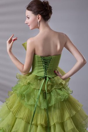 Robe de quinceanera de bustier avec nœud de mode de bal ligne a avec gradins