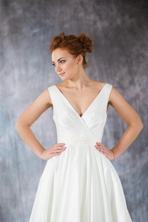 Robe de mariée plissage ligne a v encolure fermeutre eclair manche nulle