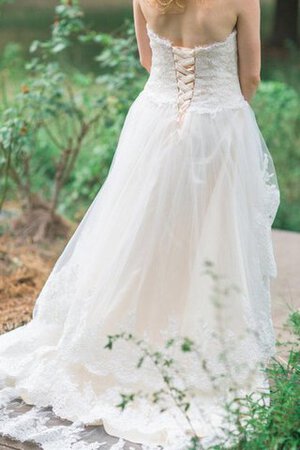 Robe de mariée delicat manche nulle haut bas avec décoration dentelle textile en tulle