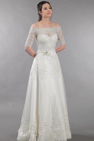 Robe de mariée distinguee de traîne courte boutonné ligne a en dentelle