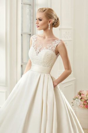 Robe de mariée delicat plissage de traîne courte en satin manche nulle