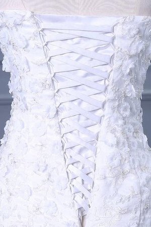 Robe de mariée avec fleurs de sirène jusqu'au mollet epaule nue textile en tulle
