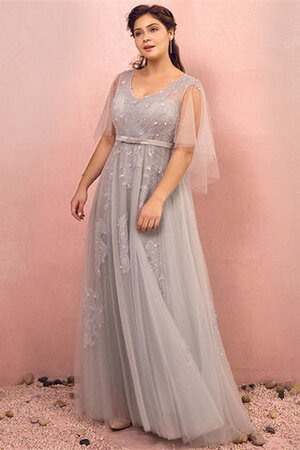Robe de bal textile en tulle avec manche 3/4 voyant romantique naturel