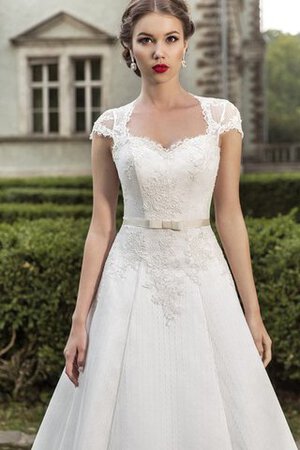 Robe de mariée avec manche épeules enveloppants appliques cordon ligne a en dentelle