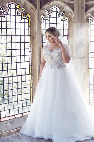 Robe de mariée naturel de mode de bal avec perle textile en tulle v encolure