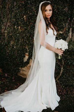 Robe de mariée en satin de col en cœur de traîne courte énergique naturel