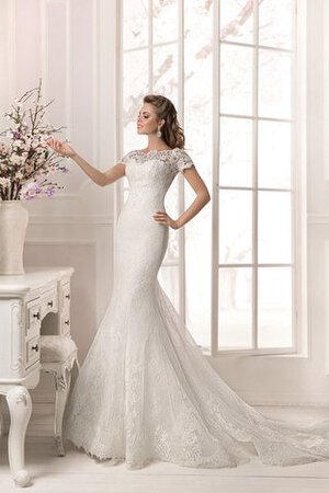 Robe de mariée charmeuse delicat boutonné avec décoration dentelle col en bateau