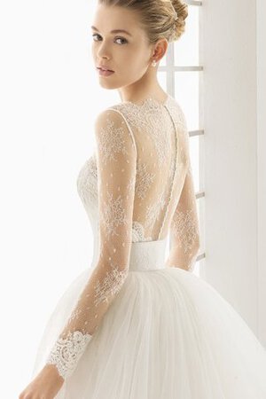 Robe de mariée charmeuse avec manche longue haut bas de col en v broder