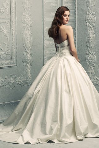 Robe de mariée delicat col en forme de cœur avec sans manches avec fronce avec perle