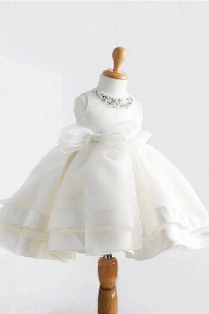 Robe cortège fille longue manche nulle en satin col ras du cou jusqu'au sol