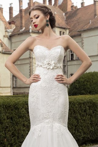 Robe de mariée naturel sexy col en forme de cœur de traîne courte avec fleurs