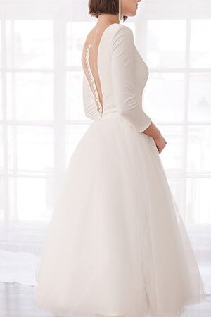 Robe de mariée arrivée au mollet en salle junoesque v encolure simple