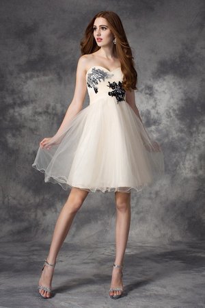 le même tissu conviendrait à merveille à une robe inspirée 9ce2-ofco5-robe-de-cocktail-naturel-manche-nulle-col-en-forme-de-coeur-fermeutre-eclair-ligne-a