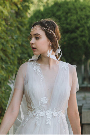 Robe de mariée voyant en tulle longueur au ras du sol de traîne courte longue