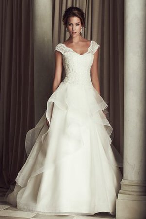 Robe de mariée de lotus en organza avec manche courte en dentelle au bord de la mer