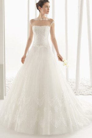 Robe de mariée delicat solennelle pendant avec décoration dentelle avec mousseline