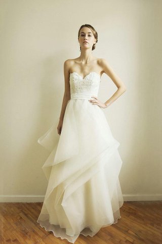 Robe de mariée naturel longueur au ras du sol avec décoration dentelle en plage manche nulle