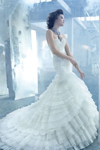 Robe de mariée ligne a en chute avec gradins décolleté dans le dos en organza