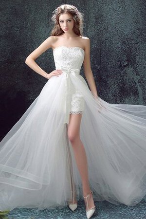 Robe de mariée frappant de col en cœur de fourreau moderne bref