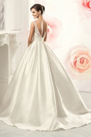 Robe de mariée naturel en satin decoration en fleur jusqu'au sol col en v foncé