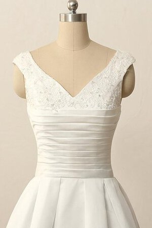Robe de mariée plissage bref avec manche courte avec zip avec manche épeules enveloppants