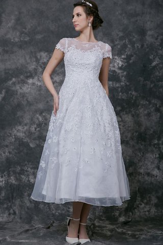 Robe de mariée intemporel col en bateau boutonné ligne a en dentelle