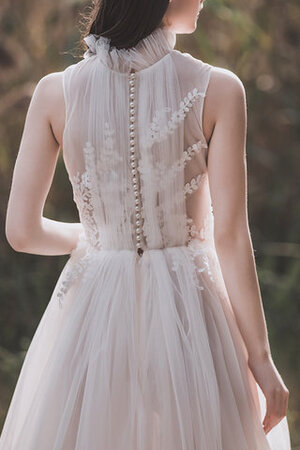 Robe de mariée en tulle en plage de princesse avant-gardiste naturel