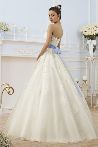 Robe de mariée longue jusqu'au sol avec décoration dentelle ligne a appliques