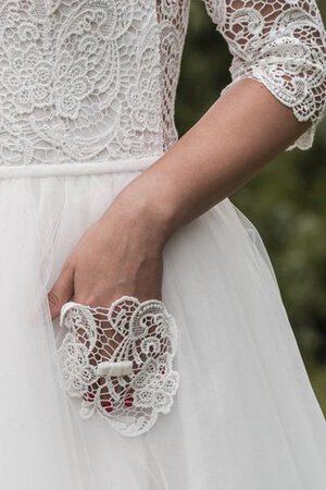 Robe de mariée nature arrivée au mollet en 1/2 manche en dentelle v col profonde