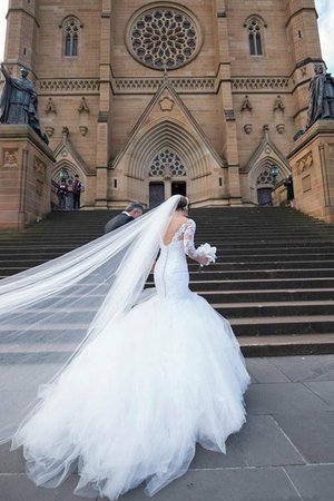 Robe de mariée glamour en 3/4 manche de traîne moyenne de traîne courte naturel