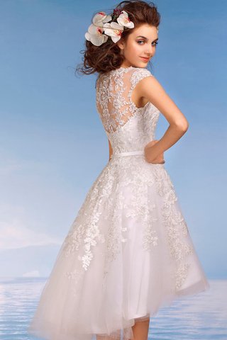 Robe de mariée nature plissé decoration en fleur avec manche courte au niveau de genou