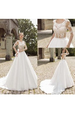 Robe de mariée delicat bucolique avec décoration dentelle longueru au niveau de sol ligne a