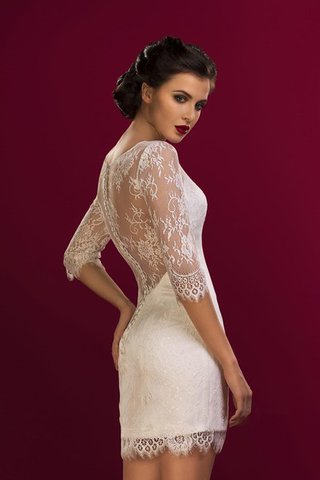 Robe de mariée bref avec zip de fourreau en dentelle au niveau de cou