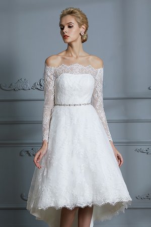 Robe de mariée d'epaule ajourée a-ligne de princesse asymétrique gracieux