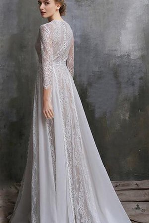 Robe de mariée plissage discrete ligne a avec manche 3/4 decoration en fleur