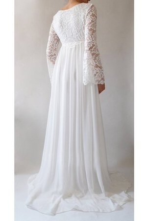 Robe de mariée avec manche longue fabuleux dans l'eglise simple romantique