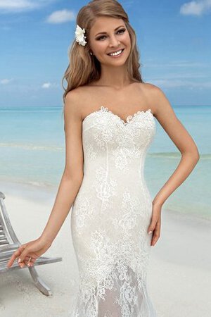 Robe de mariée luxueux col u profond longueru au niveau de sol lache en dentelle