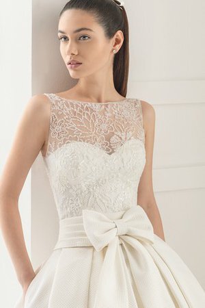 Robe de mariée attirent delicat sachet de traîne courte pendant