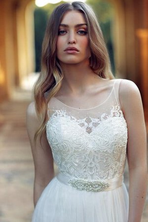 Robe de mariée plissé naturel manche nulle longueru au niveau de sol encolure ronde