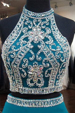 Robe de bal junoesque de col haut avec perle romantique sage