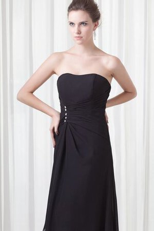 Robe de soirée longue au drapée de bustier avec chiffon