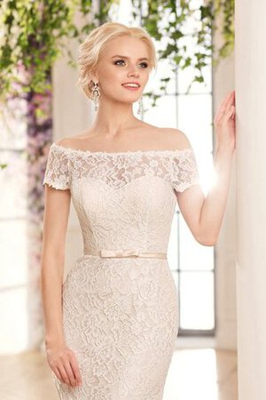 Robe de mariée ceinture boutonné decoration en fleur avec manche courte jusqu'au sol