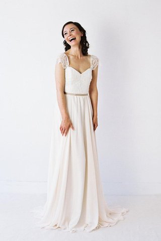 Robe de mariée avec manche courte au bord de la mer ligne a de traîne courte avec chiffon