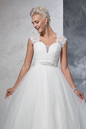 Robe de mariée de traîne courte manche nulle en tulle ruché col en forme de cœur