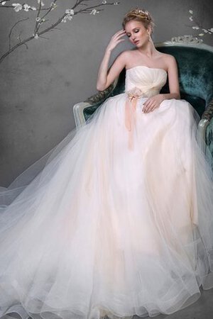 Robe de mariée cordon textile en tulle de col en cœur longueru au niveau de sol ruché