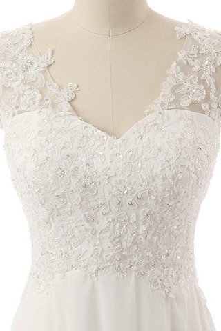 Robe de mariée classique avec broderie appliques avec fleurs col en forme de cœur